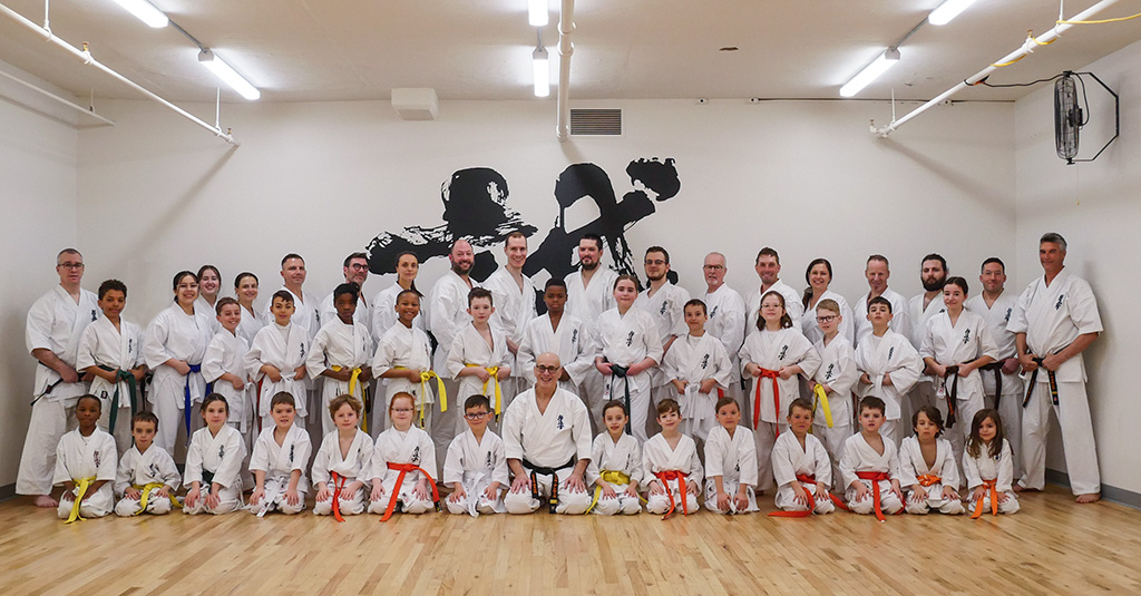 Photo de groupe des eleves de du dojo de karate Saint-Jean-sur-Rivhelieu